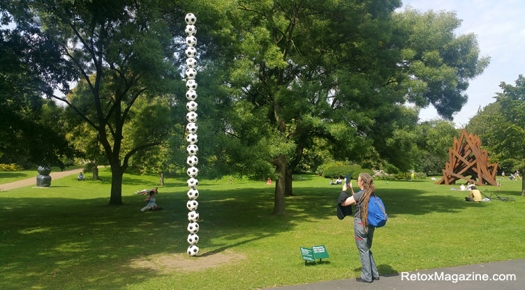 Hank Willis Thomas, Endless Column, Frieze Sculpture